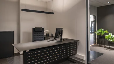 Inspire Hängeleuchten von SG Leuchten in einem modernen Büro.
