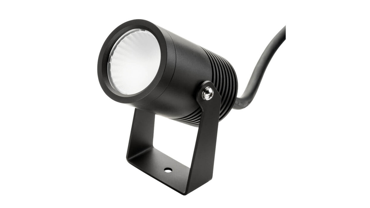 LED Strahler in der Farbe Schwarz vor hellem Hintergrund. Frontalansicht.